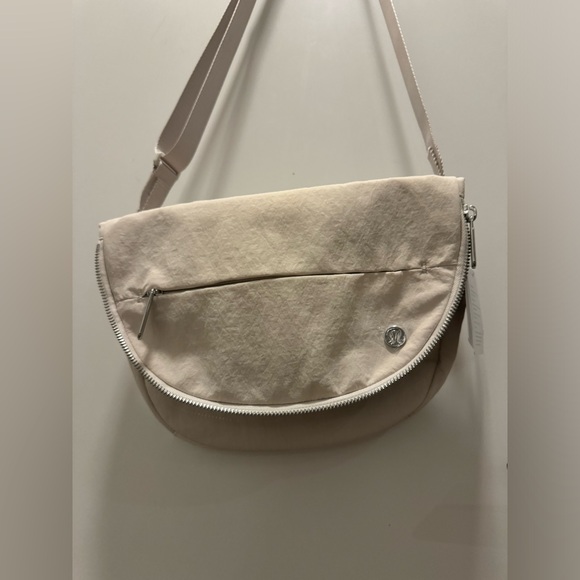 Lululemon Crossbody bag 5L - Picture 1 of 6